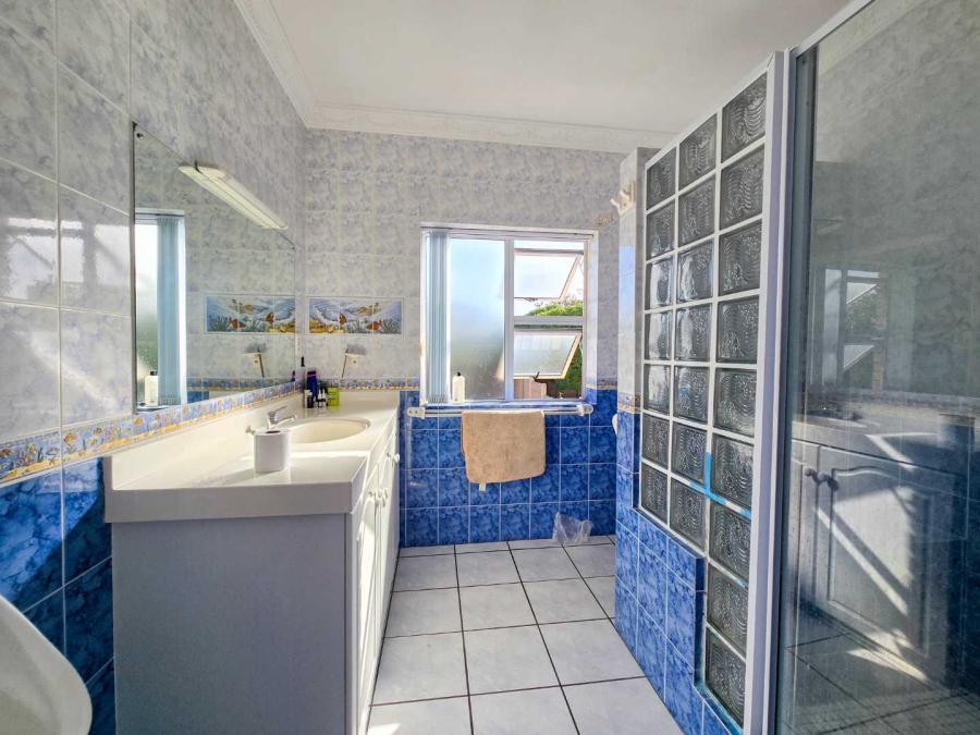 4 Bedroom Property for Sale in Stilbaai Wes Western Cape